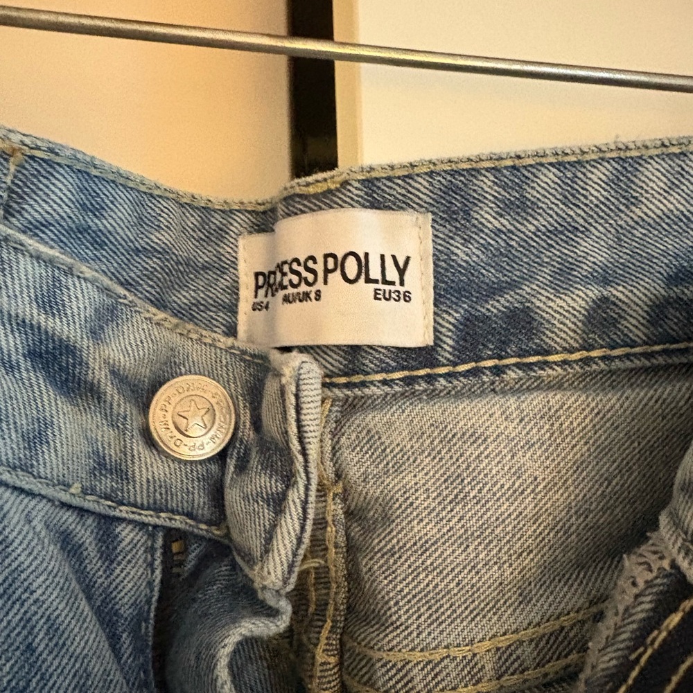 Princess Polly Women's Light Wash Jeans - Classic Straight Leg - Picture 6 of 7